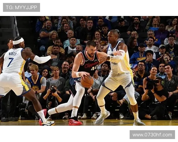 迎来复出阿伦手感冰凉贡献6助攻4抢断带动球队防守端影响比赛篮球赛场